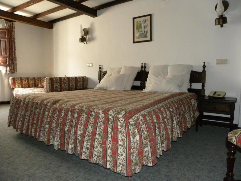 Hotel Rainha Santa Isabel - History Obidos